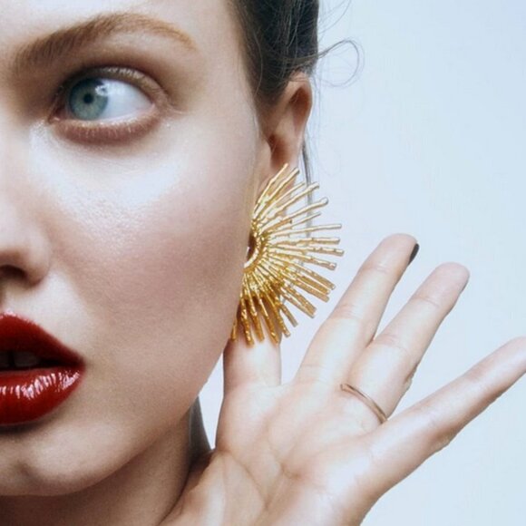 Gold tone spike earrings minimalistic chic trending - Picture 1 of 3